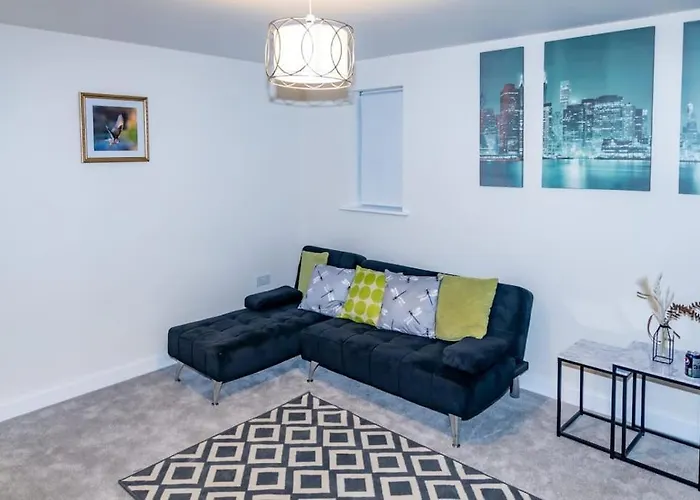 Cozy 3 Bed Sasha House In Beeston Nottingham
