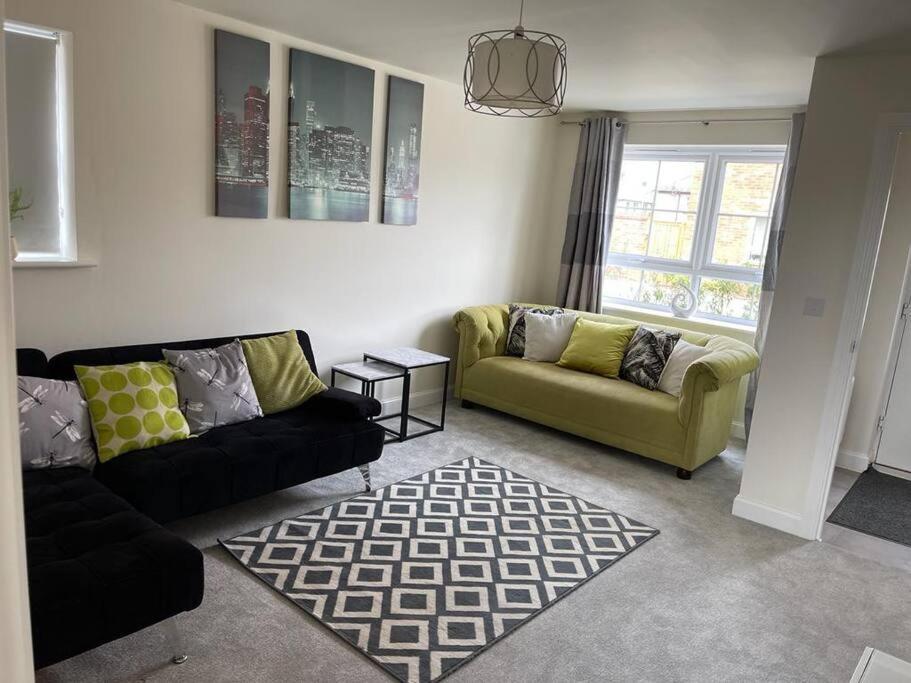 Cozy 3 Bed Sasha House In Beeston Holiday home