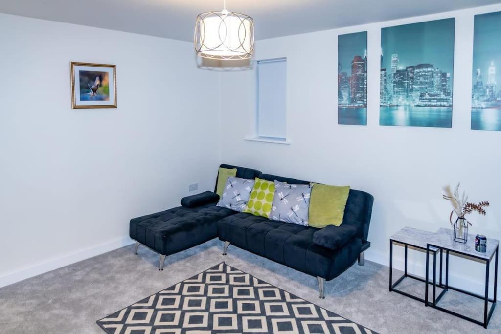 Cozy 3 Bed Sasha House In Beeston